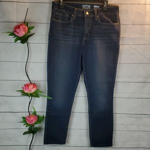 Signature by levy strauss total shaping skinny